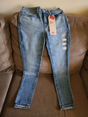 NWT Levi's 711 Skinny Ankle Jeans - Light Blue